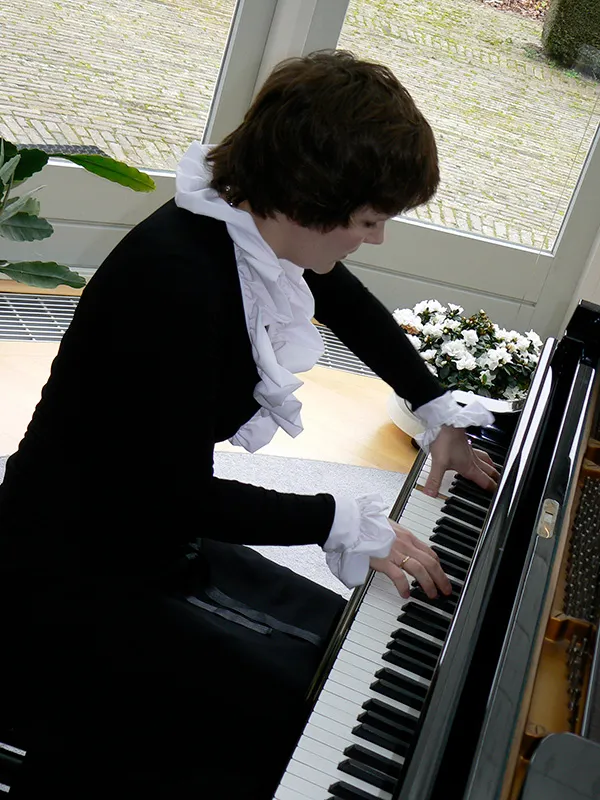 Natasja aan de vleugel